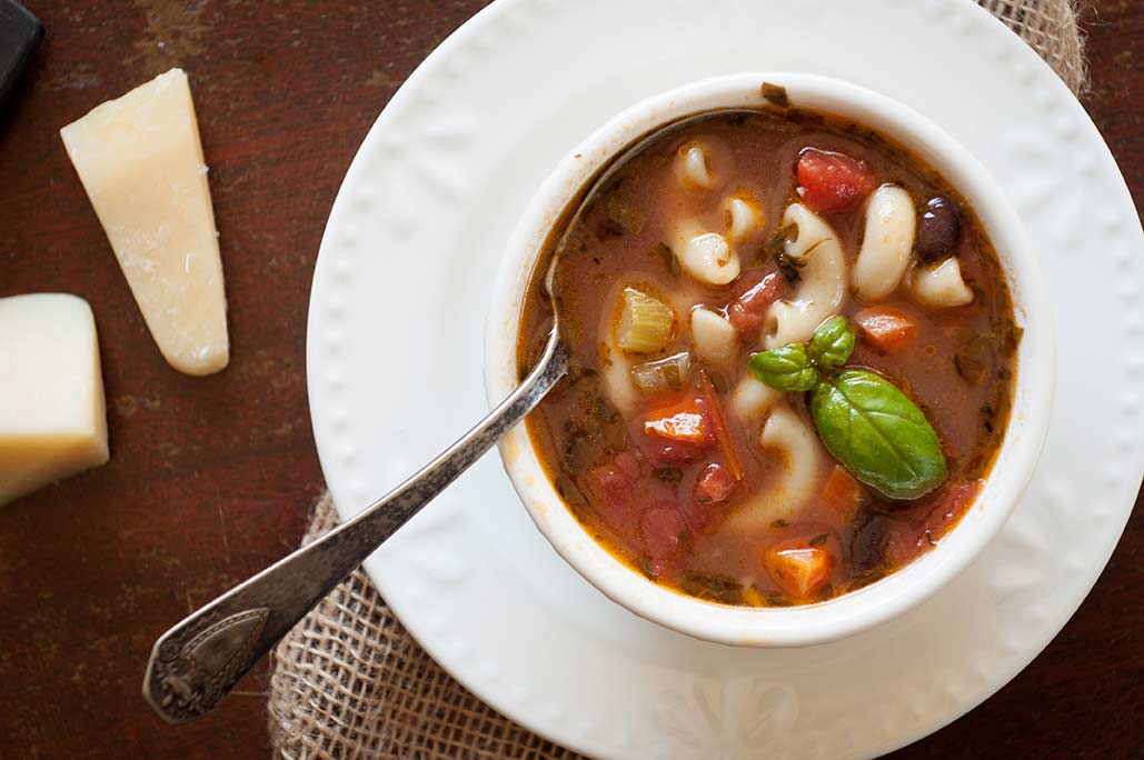Easy Minestrone Soup with Pasta, Beans and Vegetables in Slow Cooker